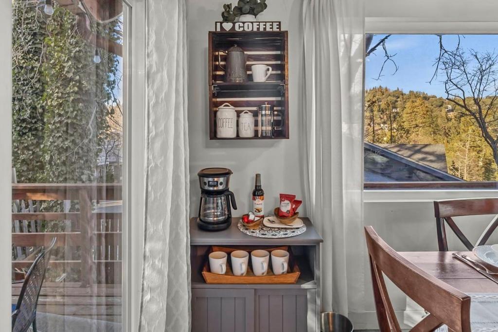 The Lake House Crestline Rum bild